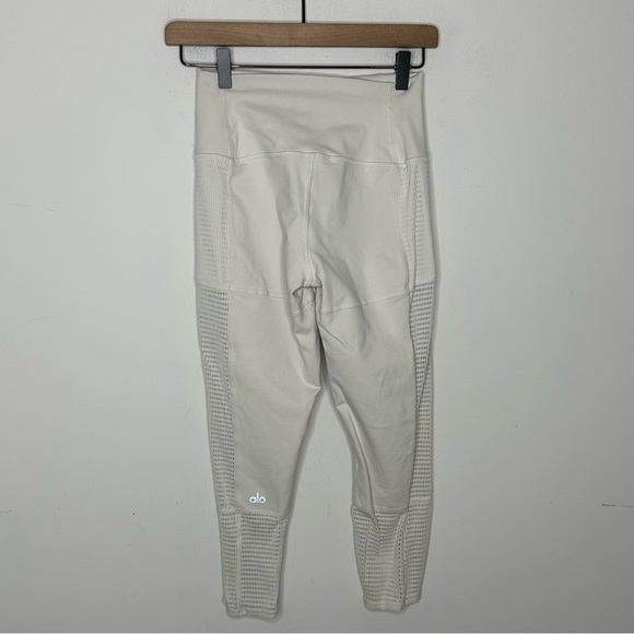 Alo Yoga Off The Grid Capri Color Bone Size Small - Picture 4 of 14